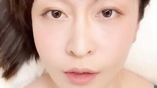 Japanese T-girl anal masturbates with tunnel plug